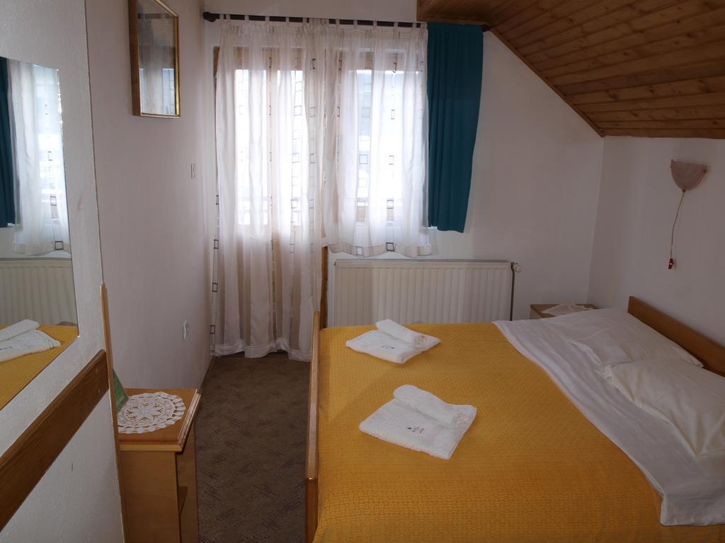 Guesthouse Ukus Durmitora Zabljak  Bagian luar foto